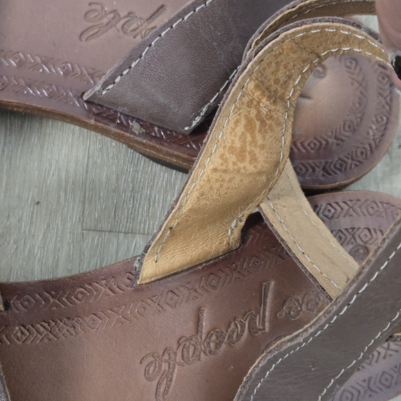 Free People Boho Torrence Flat Sandal Brown Leather Purple Embroidery Size 41 EU - Picture 9 of 13